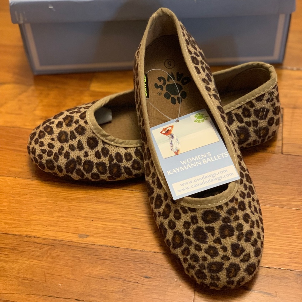 NWT Dawgs Kaymann Animal Print Ballet Flats Size 5